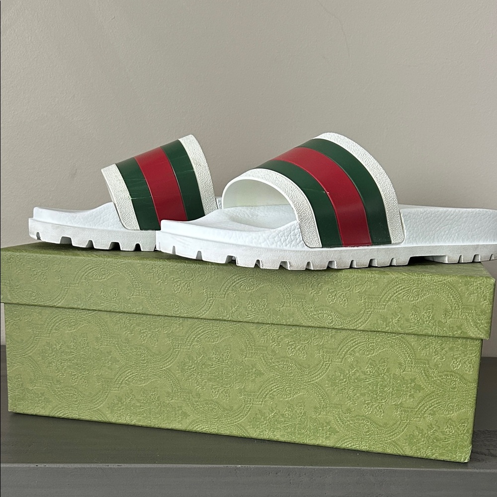 Men’s Gucci slides- original price $510 authentic with box